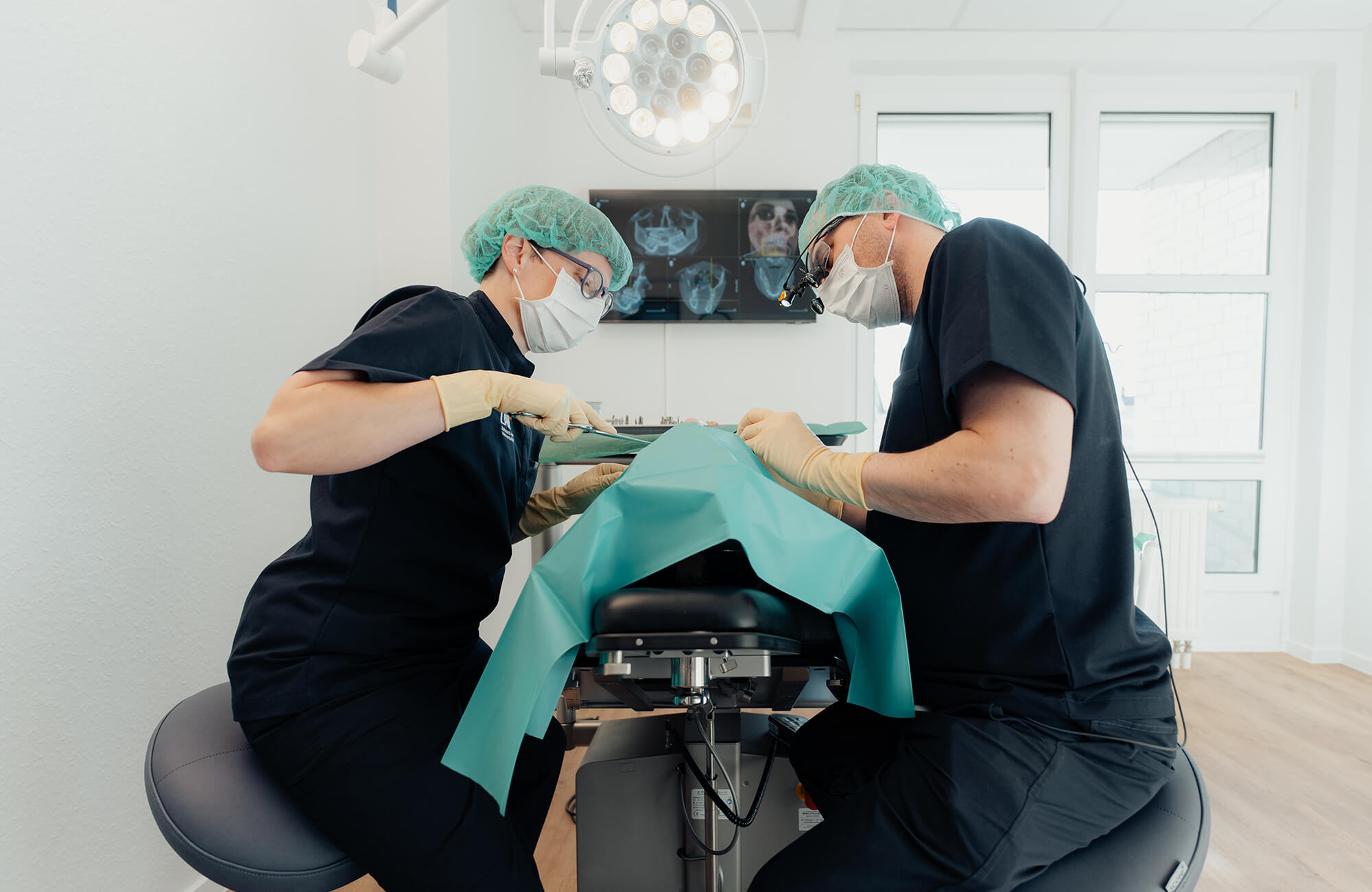 Operation bei Implantatprothetik