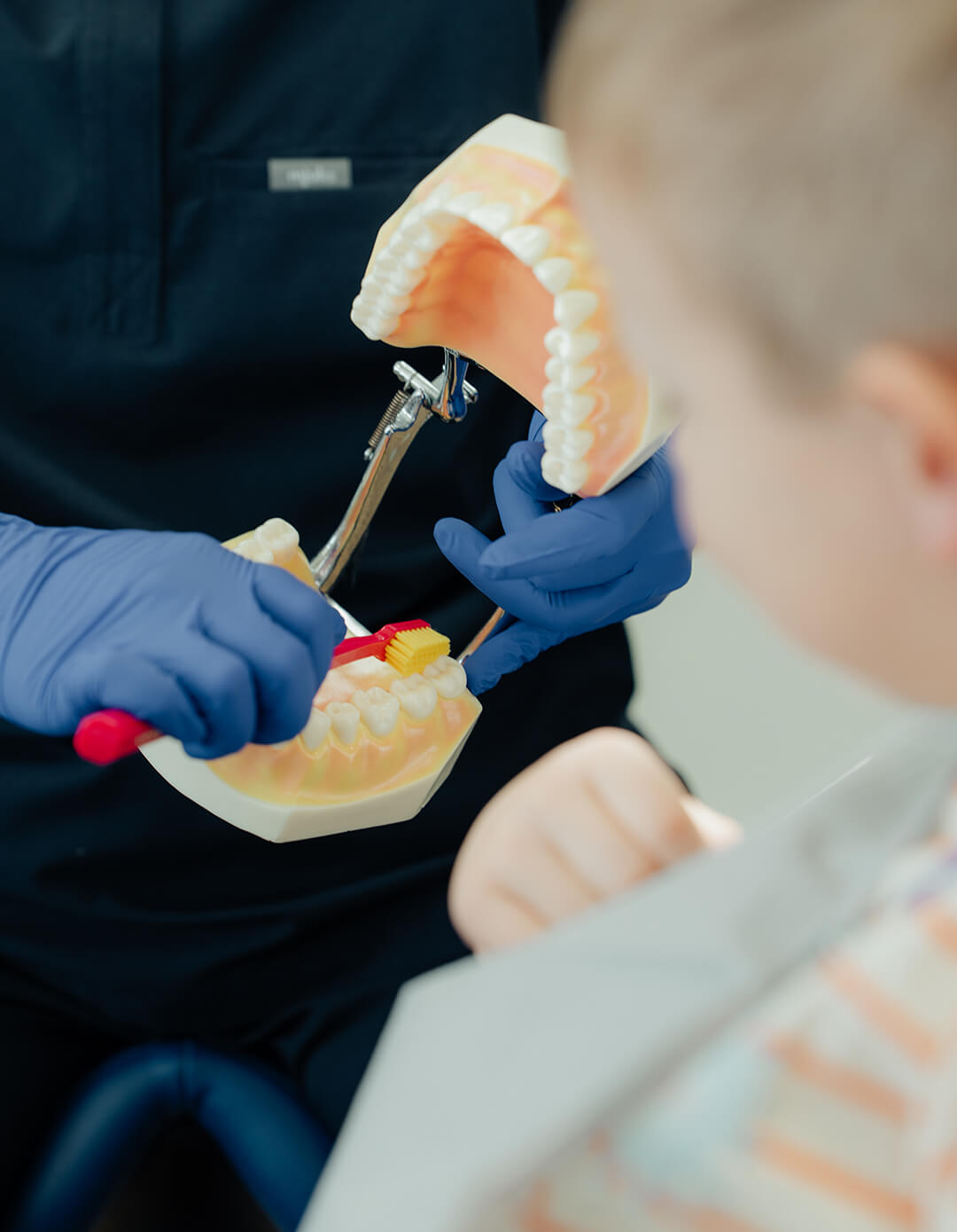 Mundhygiene-Unterweisung im Rahmen der Kinderzahnheilkunde