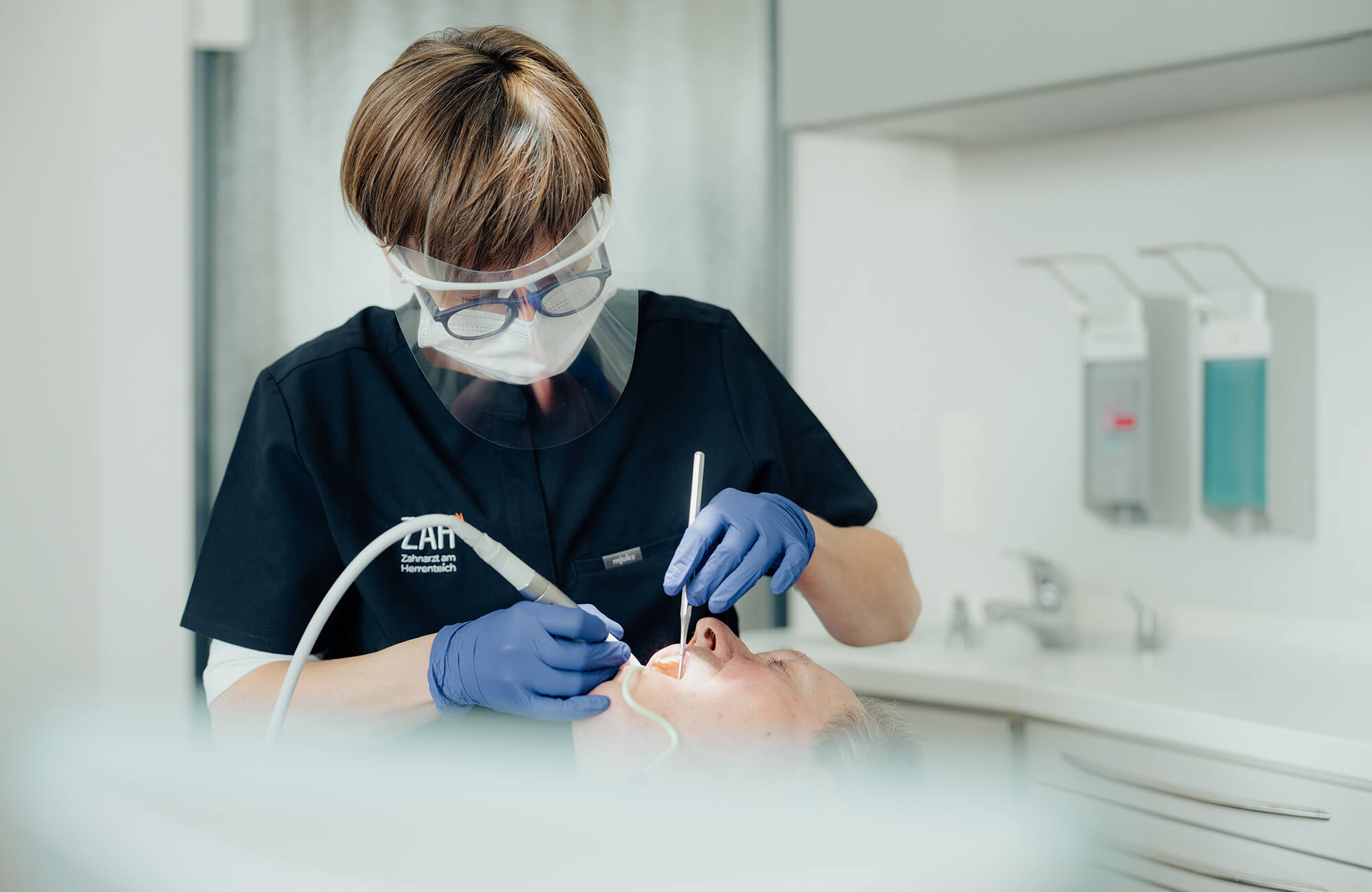 Professionelle Zahnreinigung zur Vorbeugung vor Zahnerkrankungen